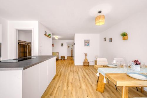 Konyha, Stilvoll - Heimkino, Kochinsel, Parkplatz, Neubau & Mehr in Scheyern