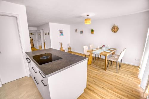 Konyha, Stilvoll - Heimkino, Kochinsel, Parkplatz, Neubau & Mehr in Scheyern