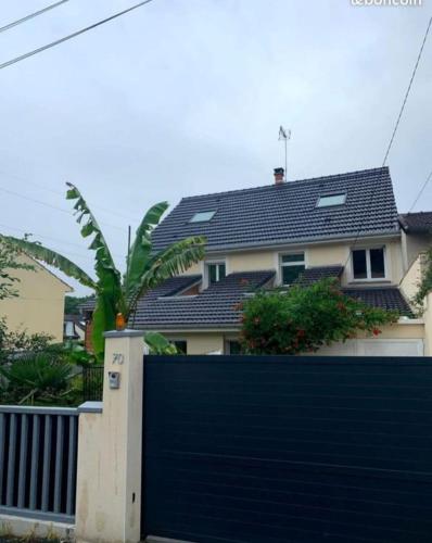 Belle maison au calme 200m2 in Ліврі-Гарган
