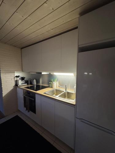 Kitchen, Honganranta Lakeside Cottage - 45 min from Helsinki in Siuntio