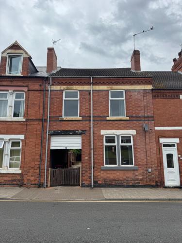 Viesnīcas āriene, Large Traditional, Sleeps 8, 2 Baths, Train, Tram, Pubs, Market, Hucknall in Hucknall