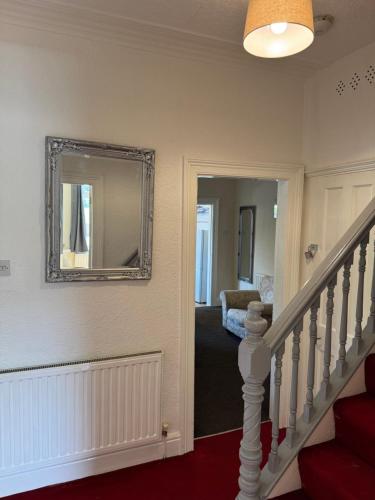 Viesnīcas āriene, Large Traditional, Sleeps 8, 2 Baths, Train, Tram, Pubs, Market, Hucknall in Hucknall