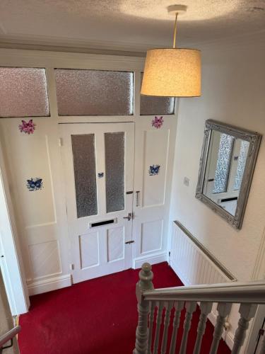 Viesnīcas āriene, Large Traditional, Sleeps 8, 2 Baths, Train, Tram, Pubs, Market, Hucknall in Hucknall