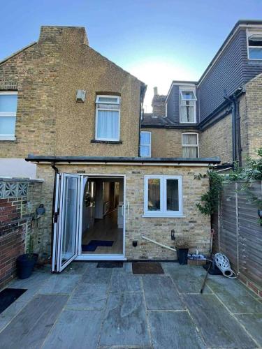 Maidstone Gem Walk to Shops in Bridge