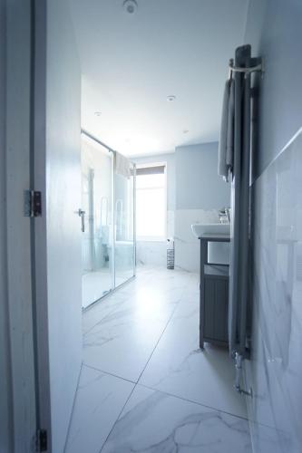 Maidstone Gem Walk to Shops in Bridge