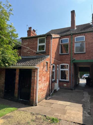 Viesnīcas āriene, Large Traditional, Sleeps 8, 2 Baths, Train, Tram, Pubs, Market, Hucknall in Hucknall
