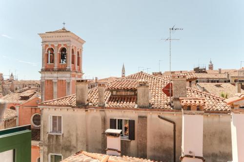 San Tommaso Rialto Terrace Apt - image 2