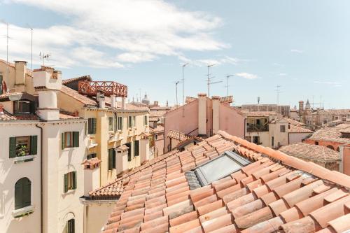 San Tommaso Rialto Terrace Apt - image 5