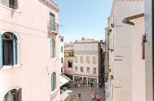 San Tommaso Rialto Terrace Apt - image 4