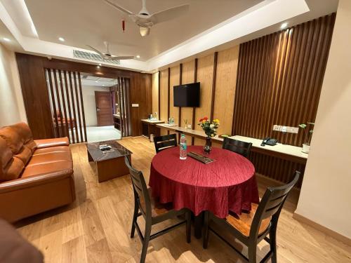 Facilities, Hotel The Plaza in Hyderabad