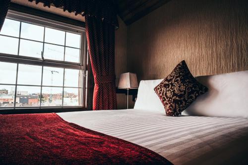 Double Room room in Russell Court Hotel