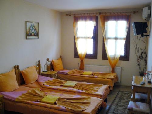 Family Hotel Varusha - image 4