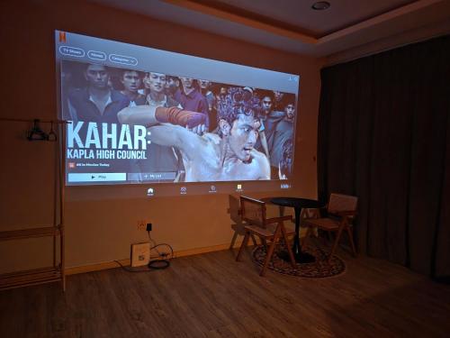 028 NO DEPO Projector Palazio Apartment Mount Austin Vintage House Netflix Wifi