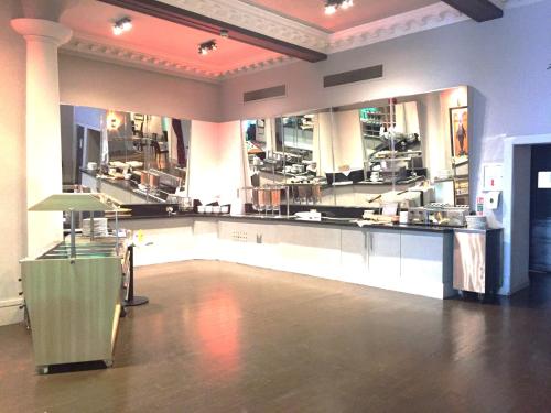 Millennium Hotel Glasgow near The Necropolis