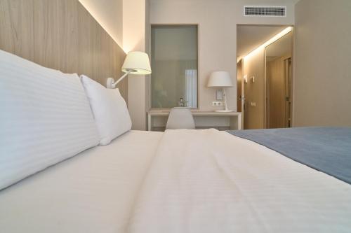 Double Room image 10