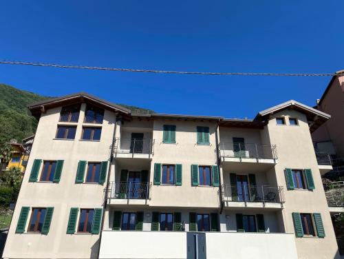 Regina Lake Como Condo in Dorio