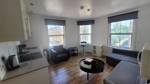 Shoreditch Escape by City Sparrow, Londýn