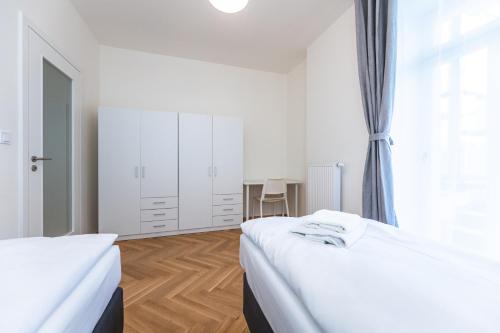 Four-Bedroom Deluxe Apartment image 4
