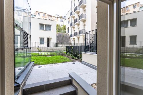 Four-Bedroom Deluxe Apartment image 6