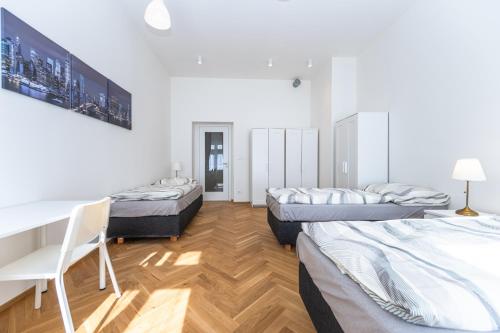 Four-Bedroom Apartment with Balcony  image 10