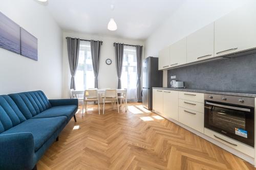 Four-Bedroom Apartment with Balcony  image 6