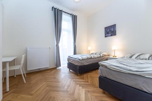 Four-Bedroom Apartment with Balcony  image 7