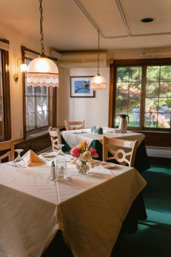 Stonehurst Manor Including Breakfast and Dinner - image 13