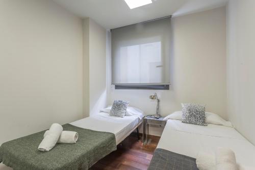 Apartment Barcelona Rentals - Swimming Pool with Terrace - main image