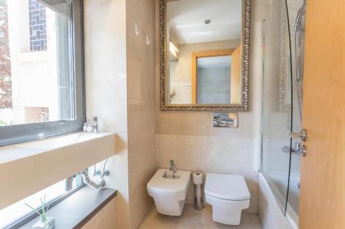 Apartment Barcelona Rentals - Swimming Pool with Terrace - image 7