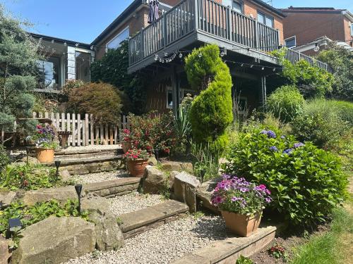 The Garden Apartment, Near Airport & City, Manchester (photo 11)