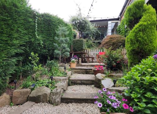 The Garden Apartment, Near Airport & City 4