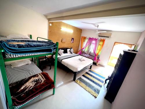Deluxe Double Room with Balcony image 4