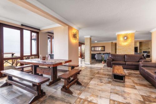 Wyposażenie, Burning shore Hotel in Rand Rifles