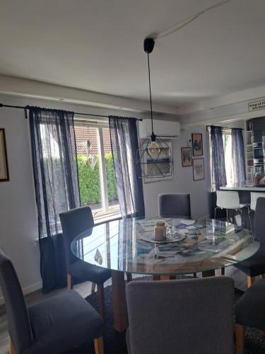 Hjemme koselig og sentralt leilighet in เฟรดริกสตัด