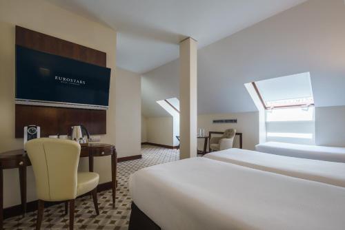 Double Room with Extra Bed image 2