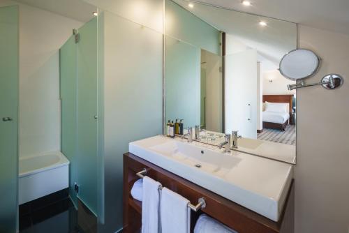Double Room with Extra Bed image 5