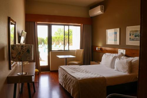 Hotel Meia Lua in โอวาร์