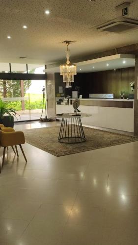 Hotel Meia Lua in โอวาร์