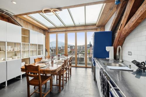 ห้องครัว, The R Loft - Cosy Hostel, Communal Bathroom and Kitchen in ออลเท็น