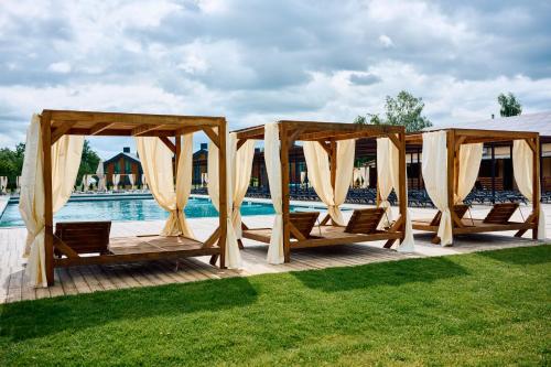 Úszómedence, Апартаменти Тоскана в Сімейному Екопарку Ясногородка (Апартаменти Тоскана в Сімеиному Екопарку Ясногородка) in Buzova