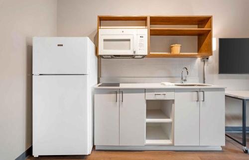 廚房, Extended Stay America Premier Suites - Bradenton in 布拉丁頓 (FL)