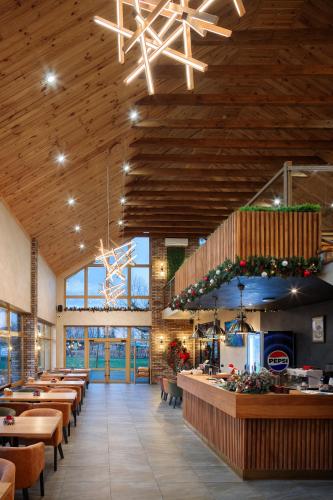 Étterem, Апартаменти Тоскана в Сімейному Екопарку Ясногородка (Апартаменти Тоскана в Сімеиному Екопарку Ясногородка) in Buzova