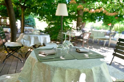 Le Mas Des Aigras - Hotel & Restaurant de Charme en Provence - 레스토랑
