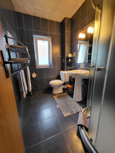Triple Room with Balcony image 4