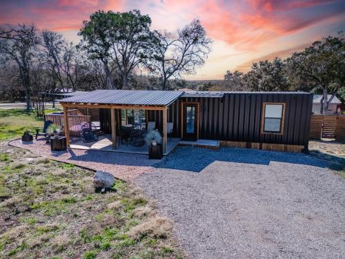 Contained in Gruene - Cowboy Edition - Heated Pool