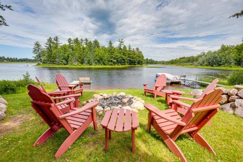 Lakefront Mercer Cabin with Fire Pit and Porch in Mercer, USA