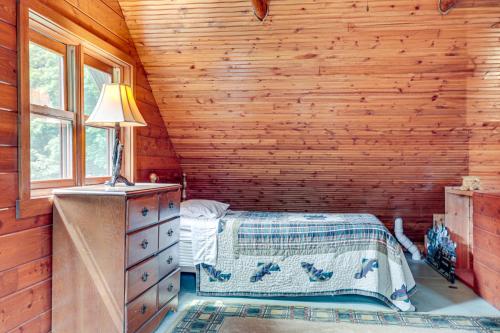 Lakefront Mercer Cabin with 2 Lofts Fire Pit and Porch - image 11