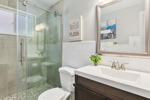 Hip & Urban Condo near the heart of Old Town - image 10