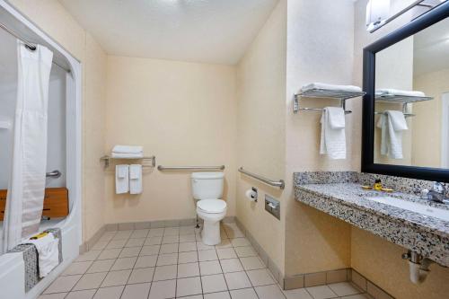 Best Western Plus Howe Inn - image 12