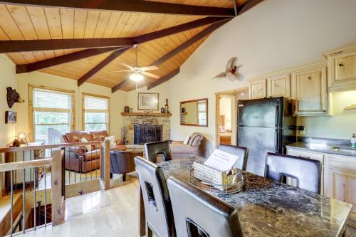 2 Mi to Skiing! Wooded Beech Mtn Retreat w/ Decks, Beech Mountain (photo 3)